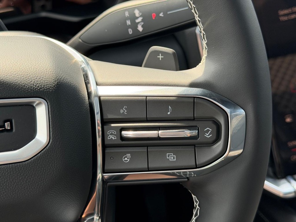 GMC Acadia Vehicle Image 13
