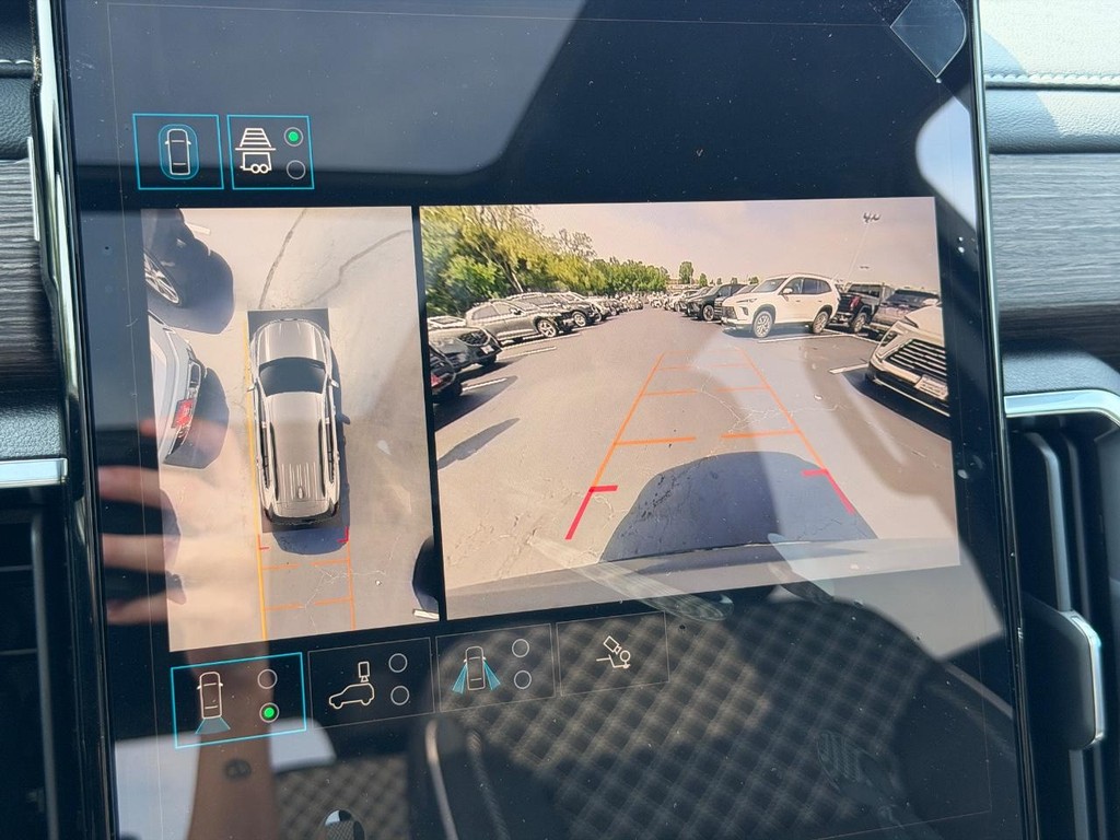 GMC Acadia Vehicle Image 14