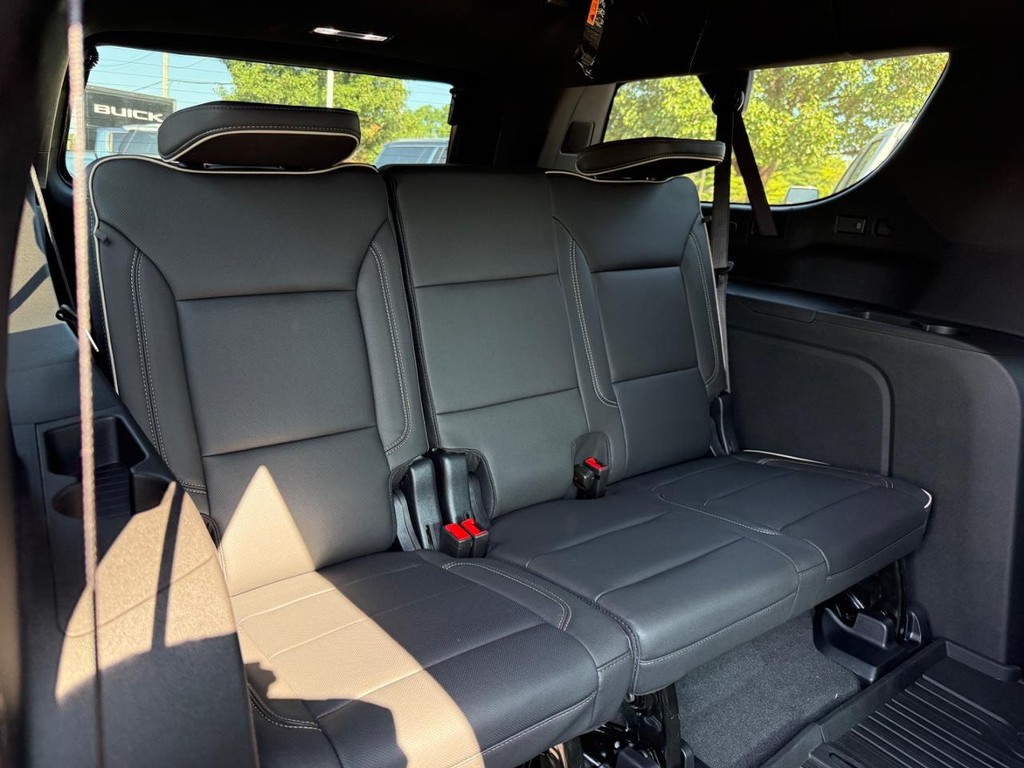 GMC Yukon XL Vehicle Image 05