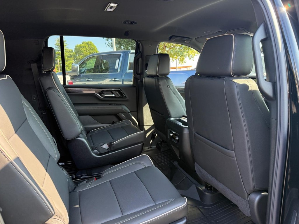 GMC Yukon XL Vehicle Image 06