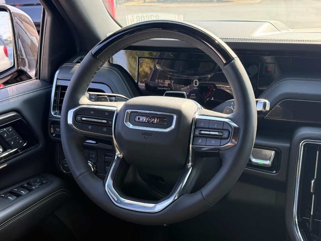 GMC Yukon XL Vehicle Image 09