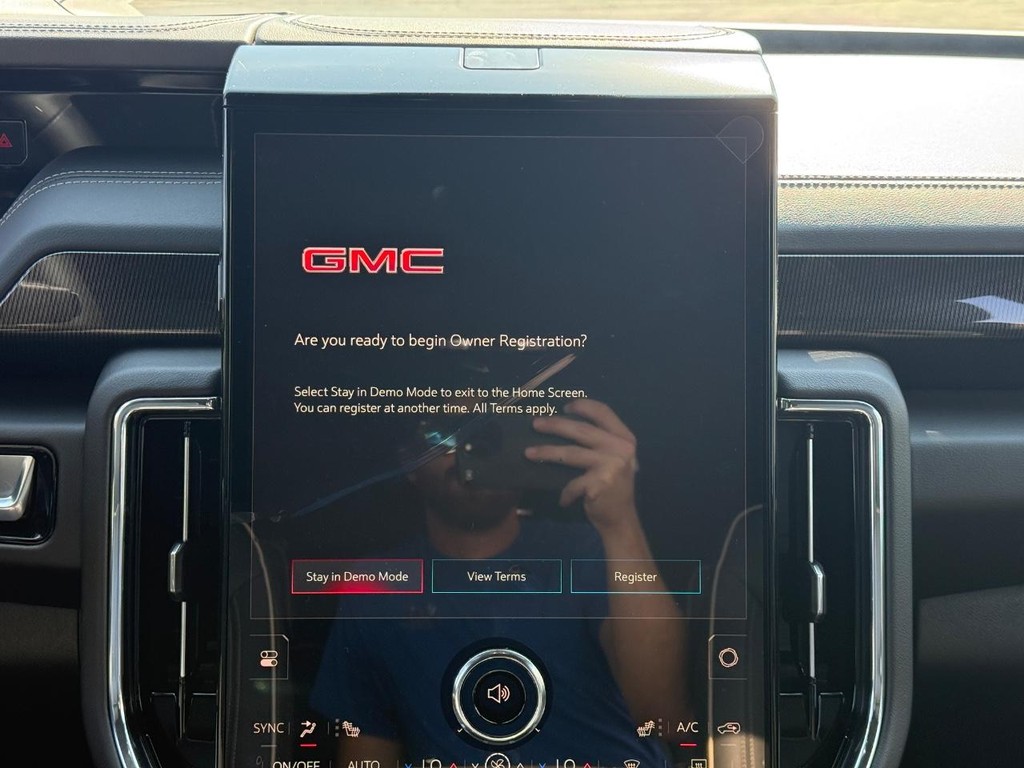 GMC Yukon XL Vehicle Image 10