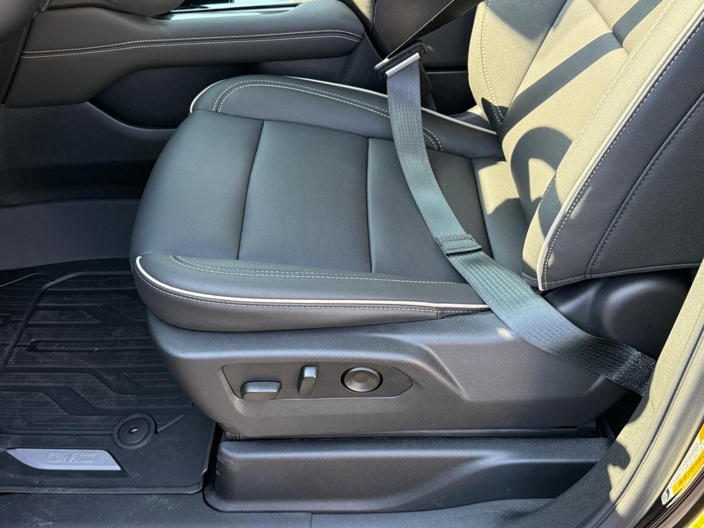 GMC Yukon XL Vehicle Image 14