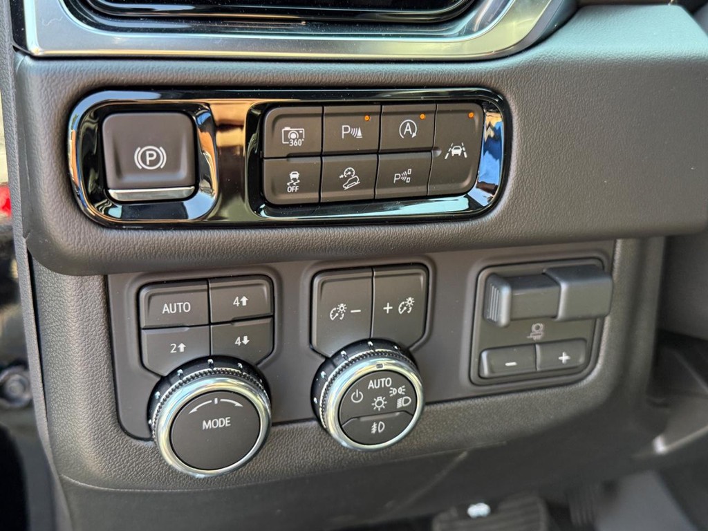 GMC Yukon XL Vehicle Image 15