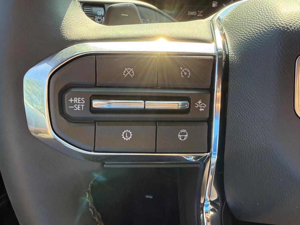 GMC Yukon XL Vehicle Image 16