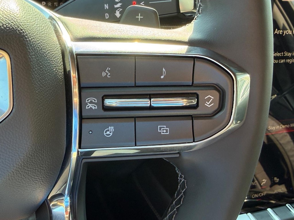 GMC Yukon XL Vehicle Image 17