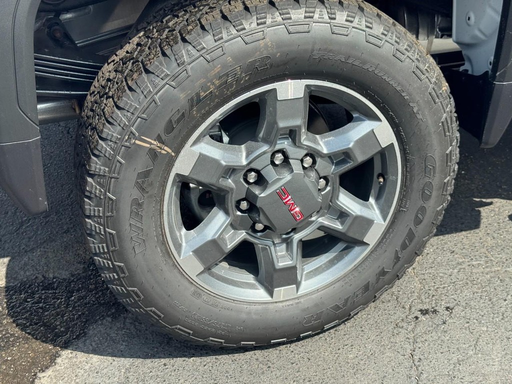 GMC Sierra 2500HD Vehicle Image 04