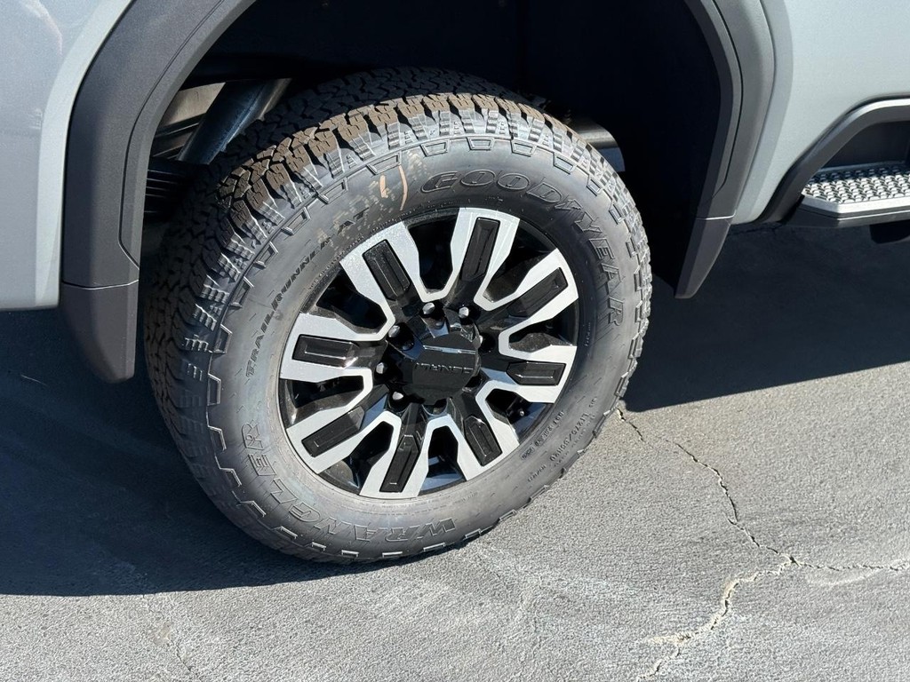 GMC Sierra 2500HD Vehicle Image 04