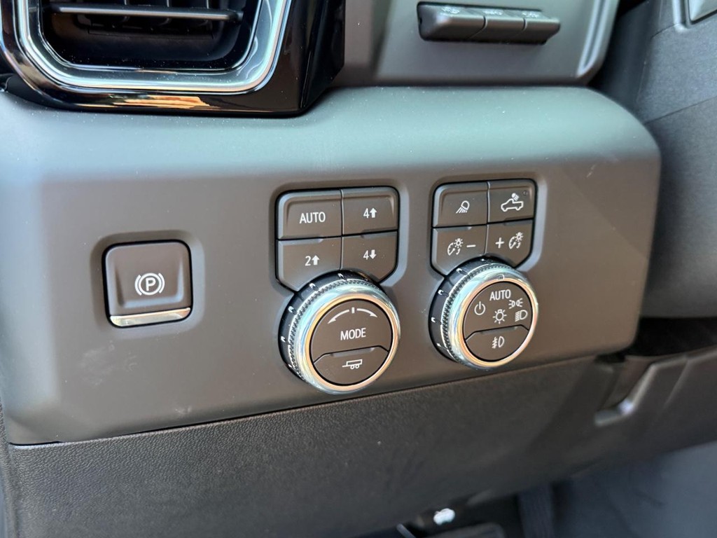 GMC Sierra 2500HD Vehicle Image 14