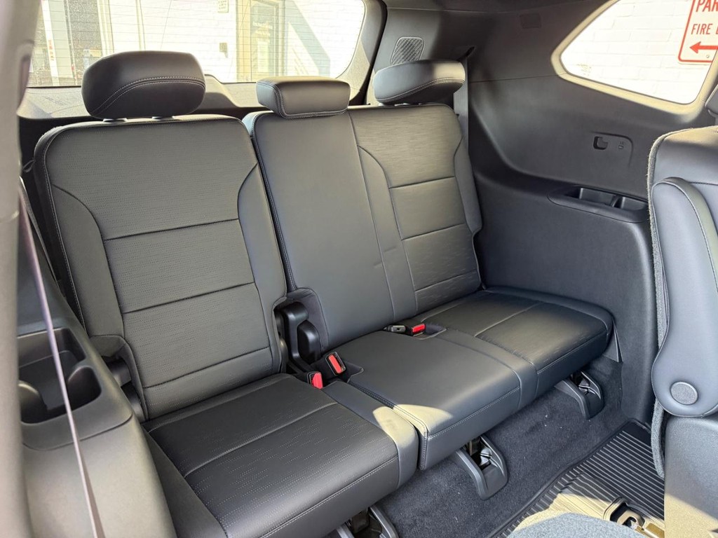 Buick Enclave Vehicle Image 05