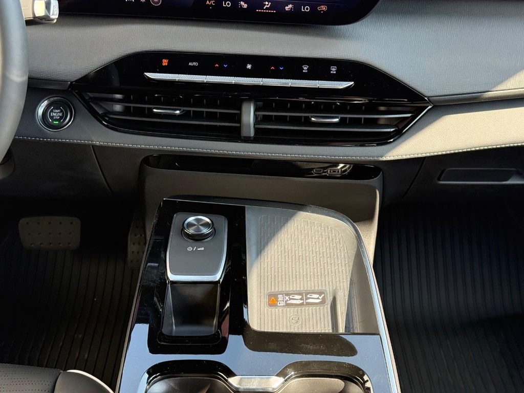 Buick Enclave Vehicle Image 11