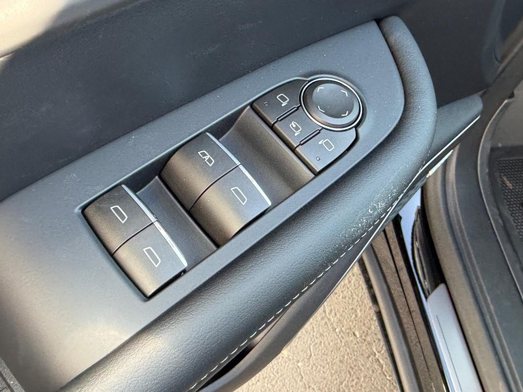 Buick Enclave Vehicle Image 12