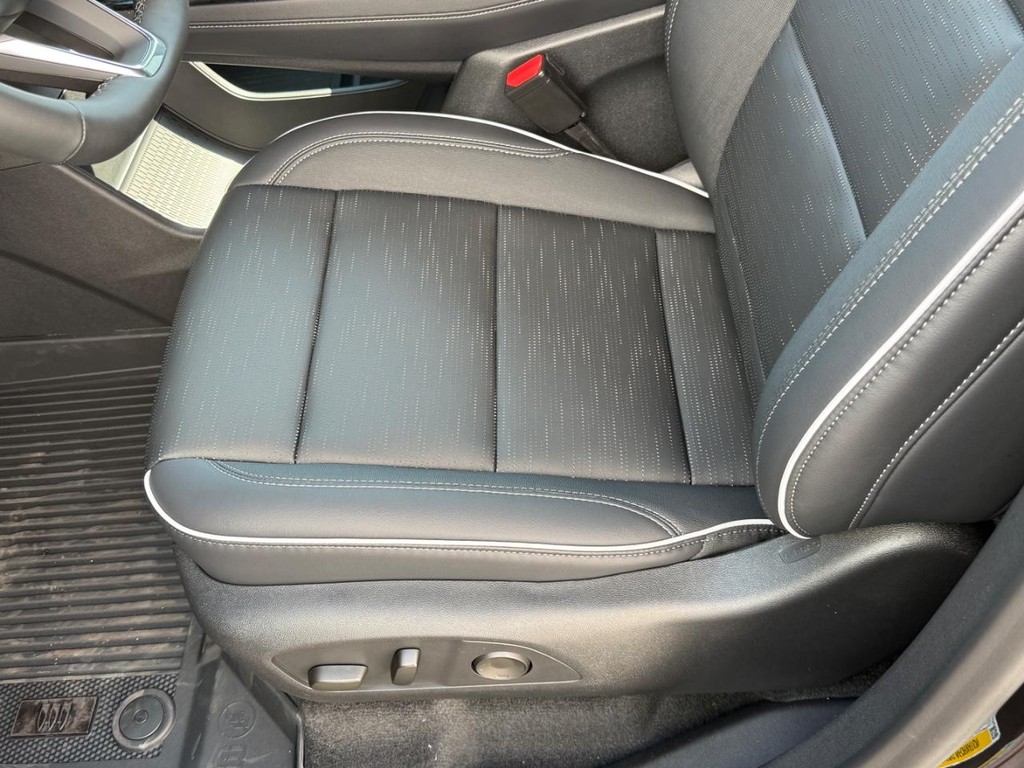 Buick Enclave Vehicle Image 14