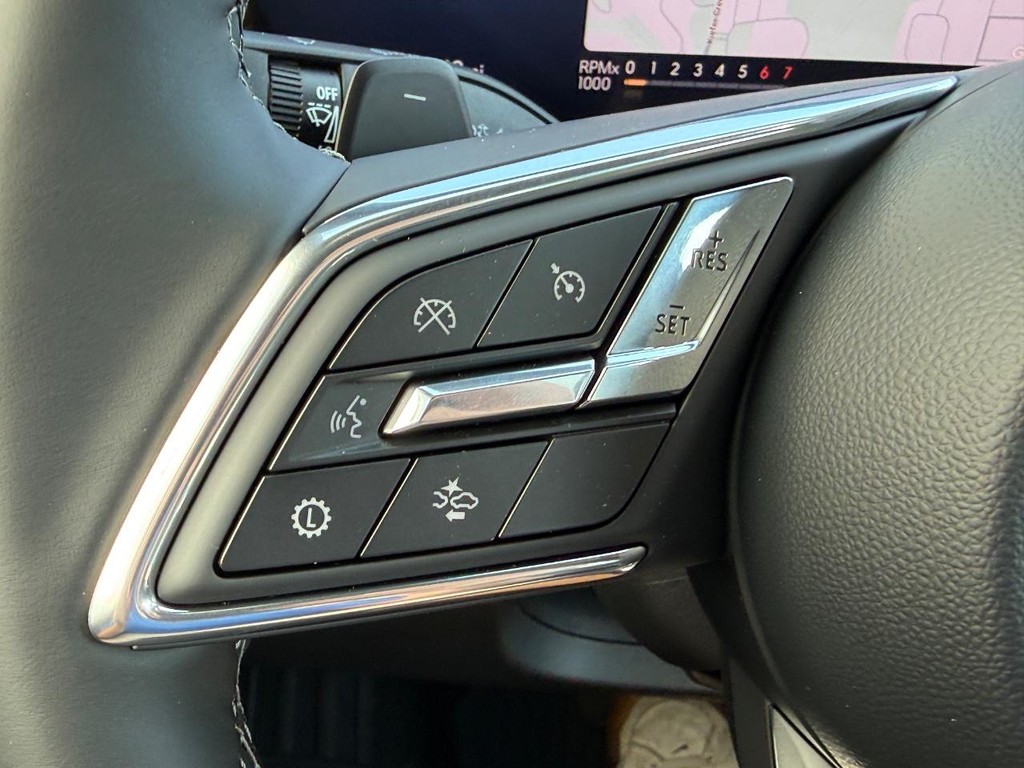 Buick Enclave Vehicle Image 15