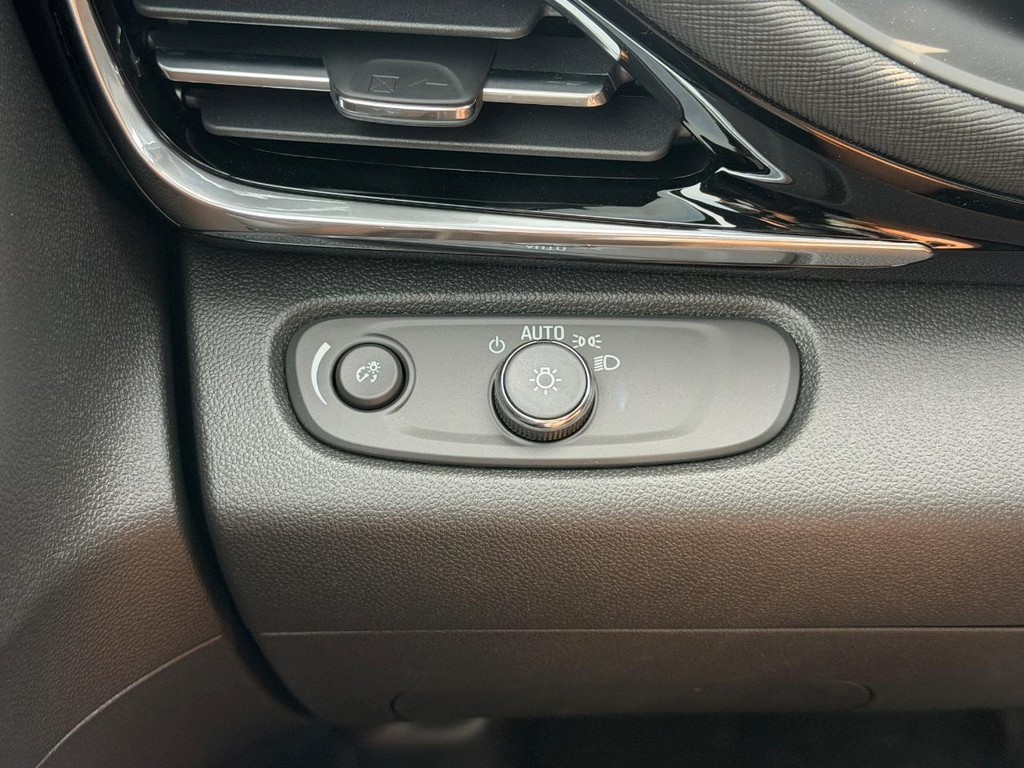 Buick Envista Vehicle Image 10