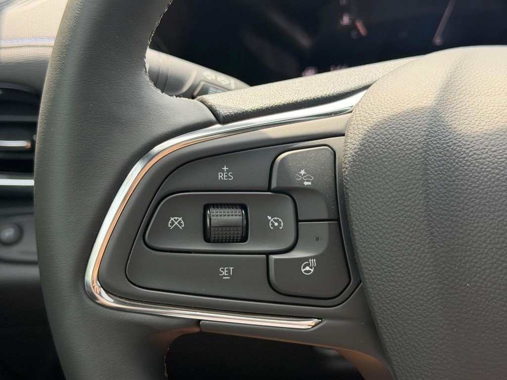 Buick Envista Vehicle Image 11