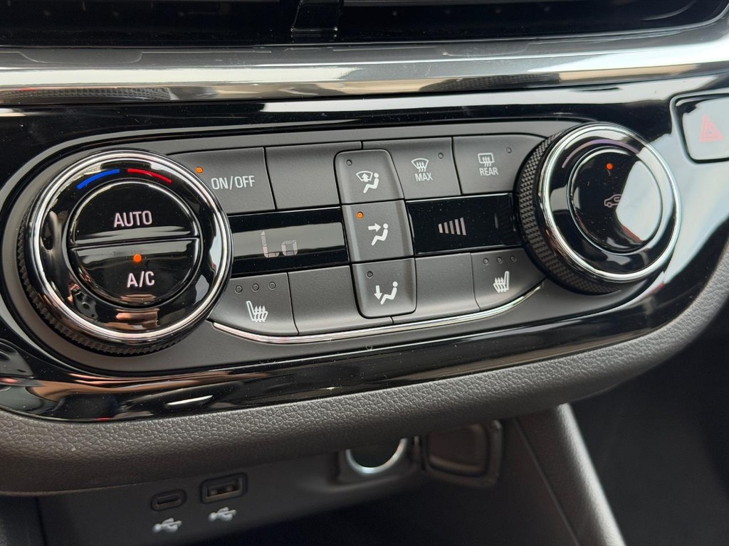 Buick Envista Vehicle Image 14