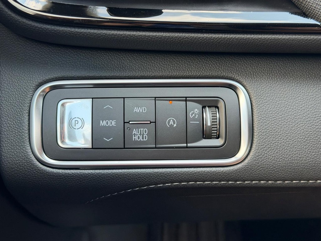 Buick Enclave Vehicle Image 11