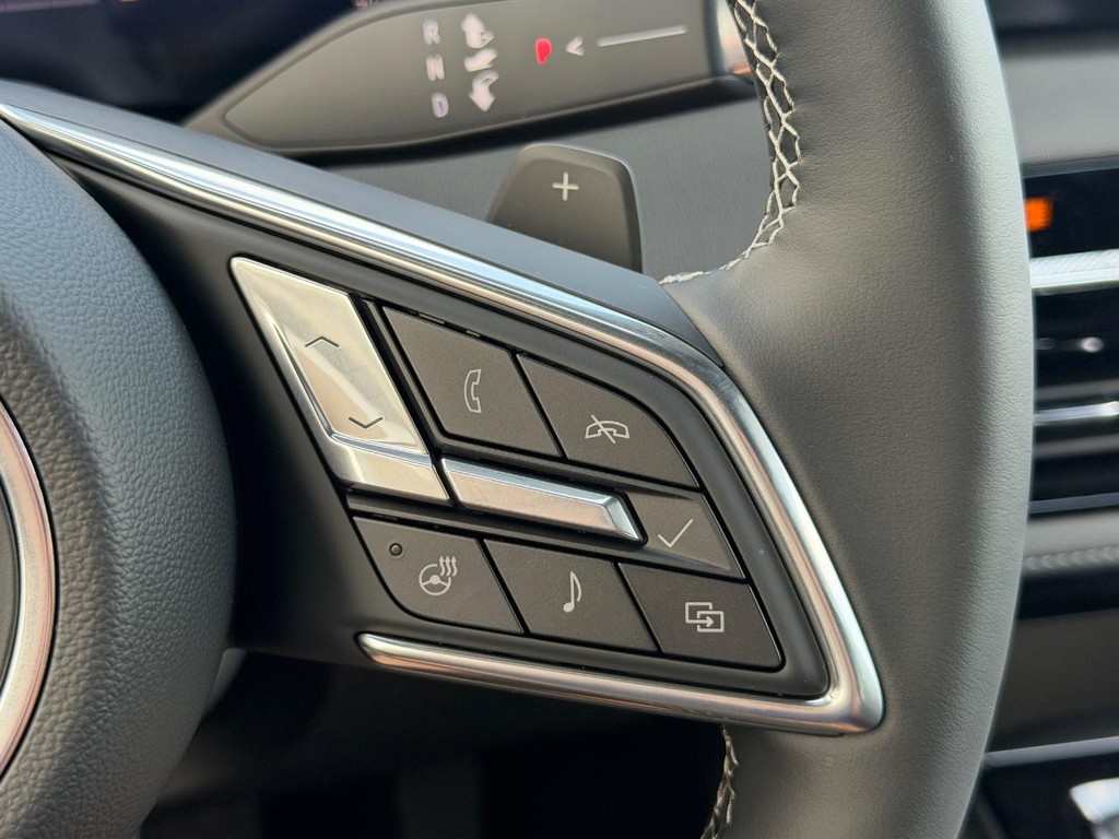 Buick Enclave Vehicle Image 13