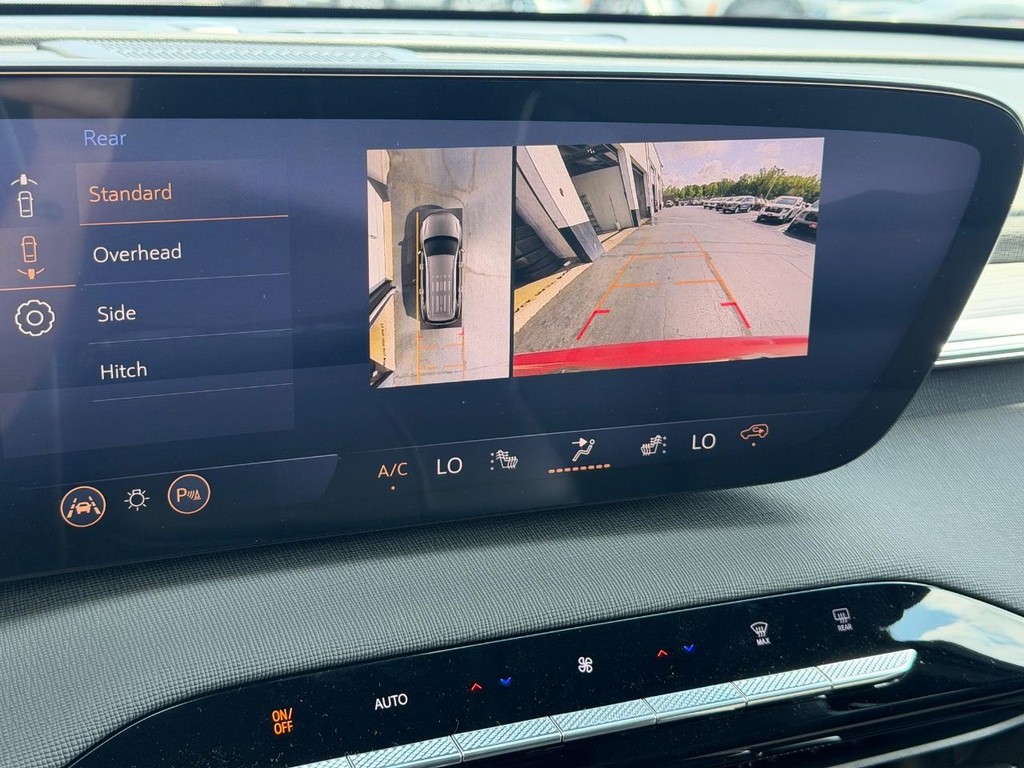 Buick Enclave Vehicle Image 14