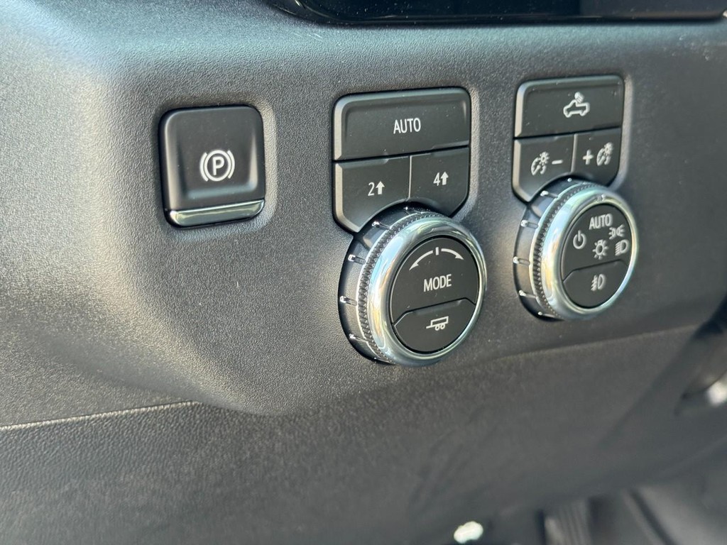 GMC Sierra 1500 Vehicle Image 12