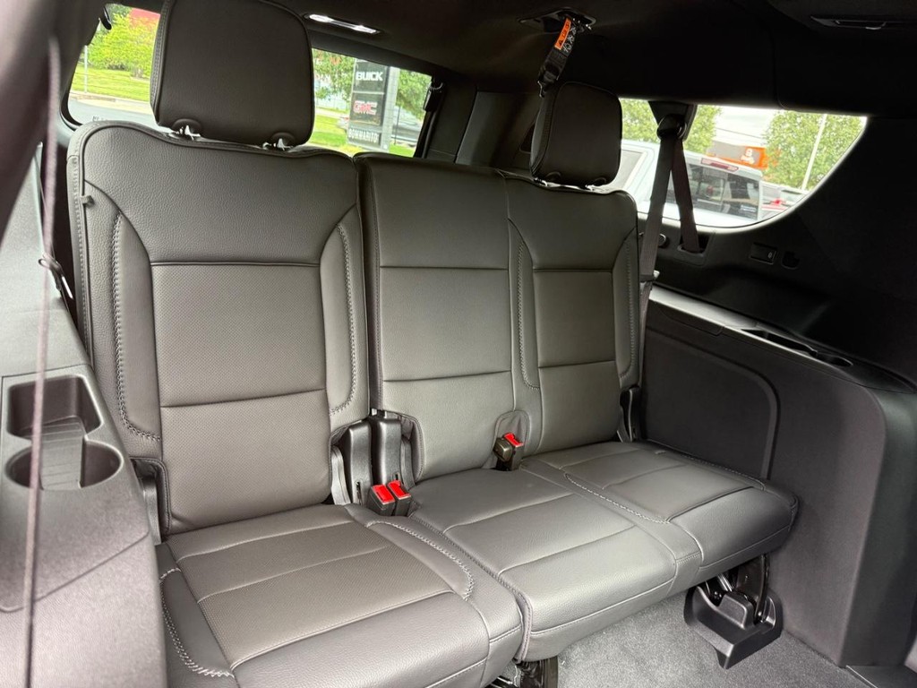 GMC Yukon XL Vehicle Image 05