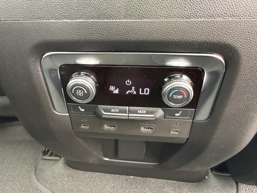 GMC Yukon XL Vehicle Image 08