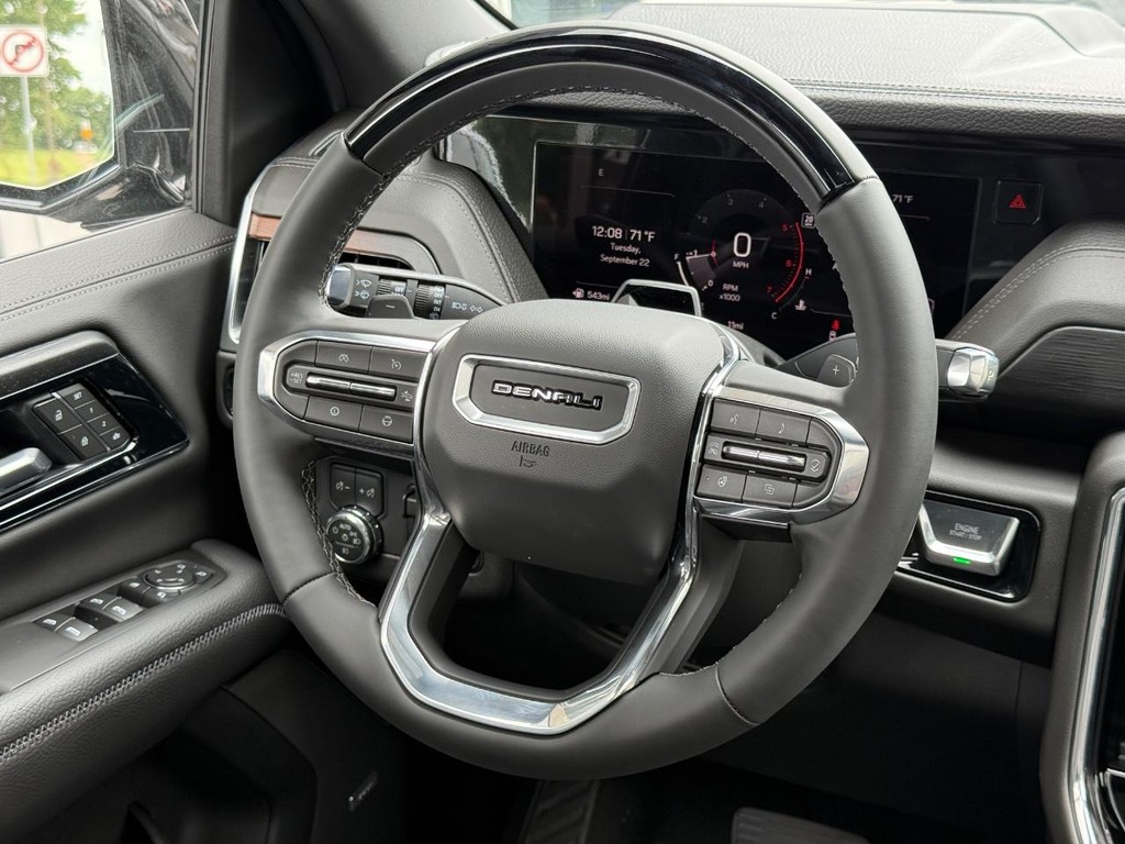 GMC Yukon XL Vehicle Image 10