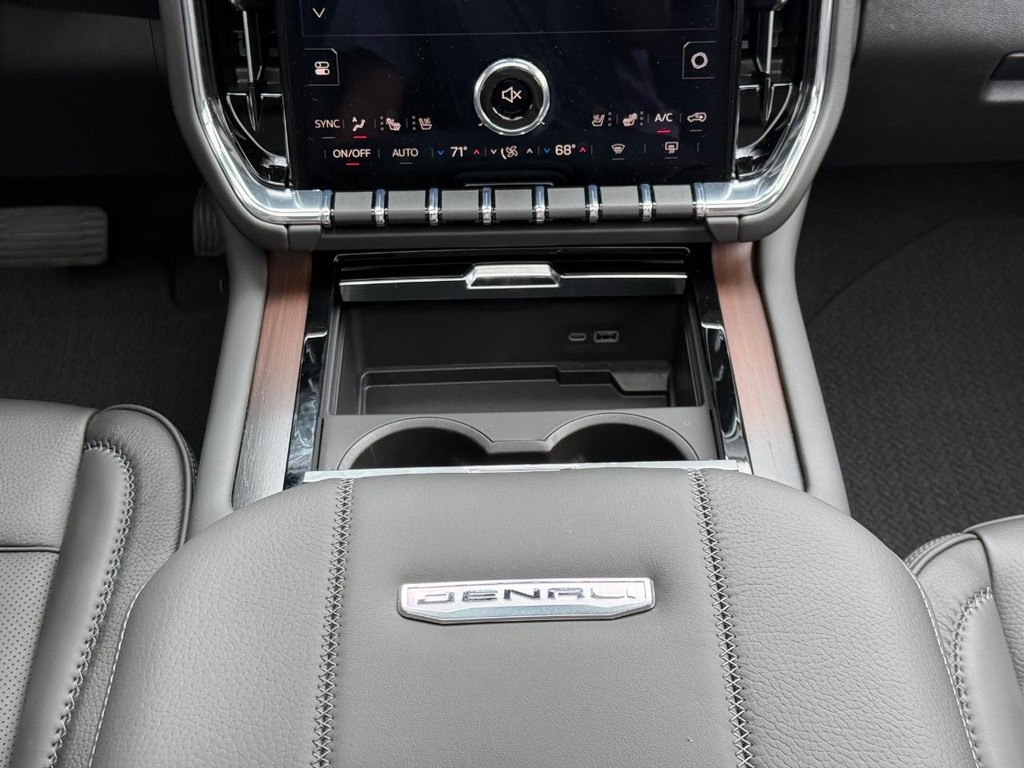 GMC Yukon XL Vehicle Image 12