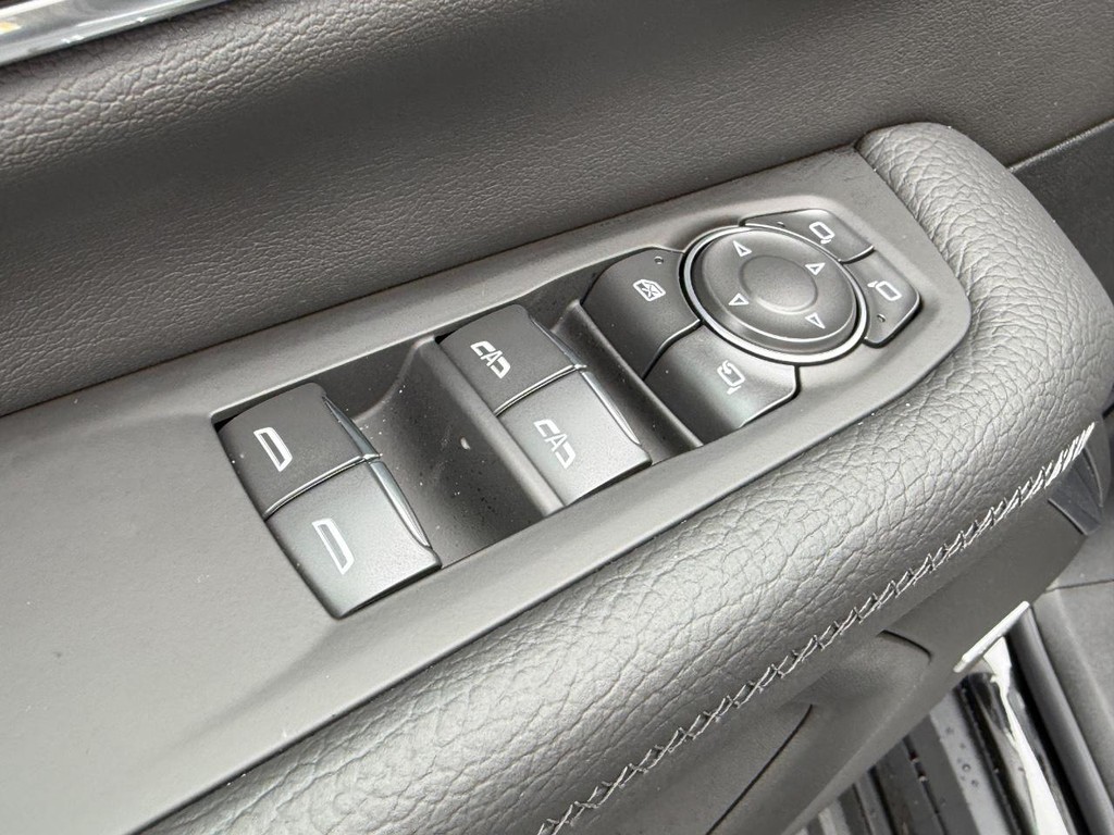 GMC Yukon XL Vehicle Image 13