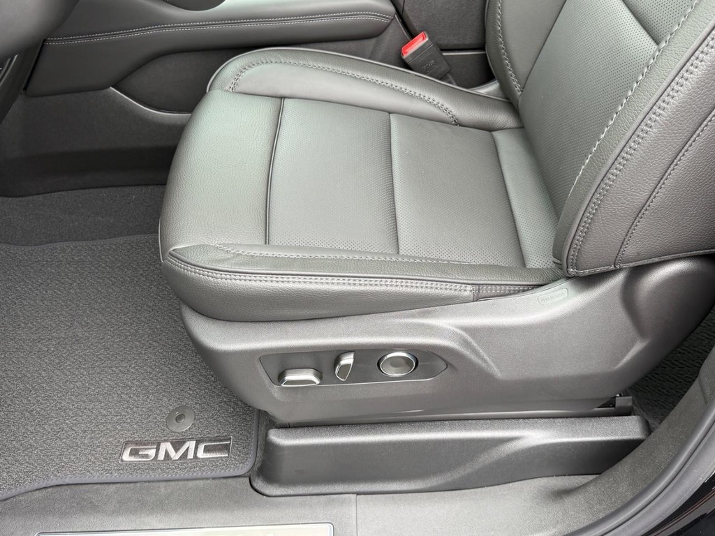GMC Yukon XL Vehicle Image 15