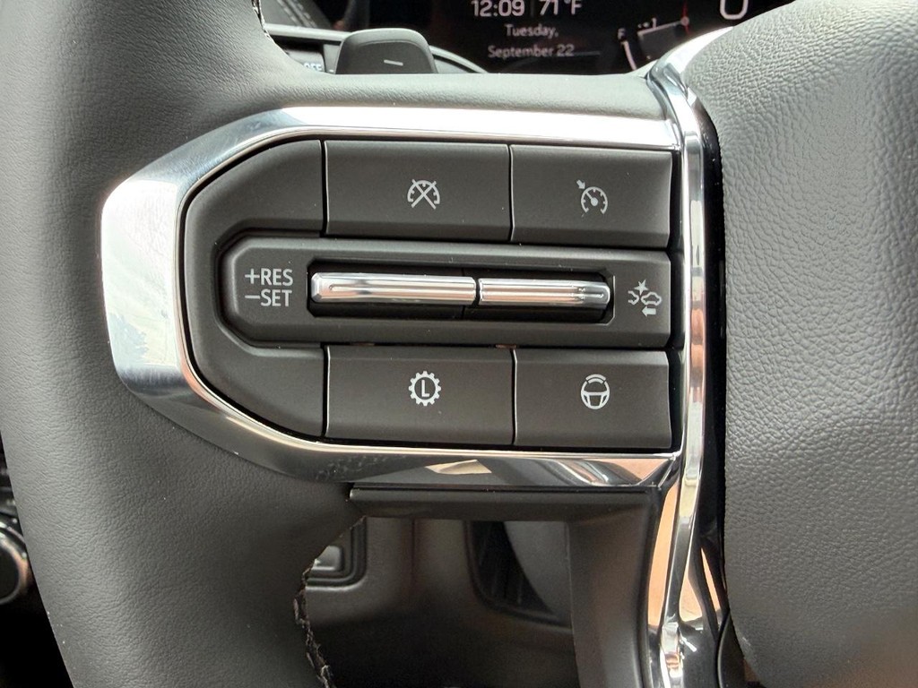 GMC Yukon XL Vehicle Image 17