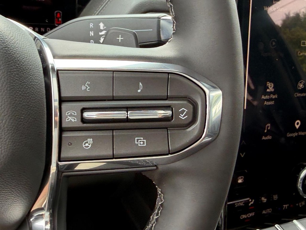 GMC Yukon XL Vehicle Image 18