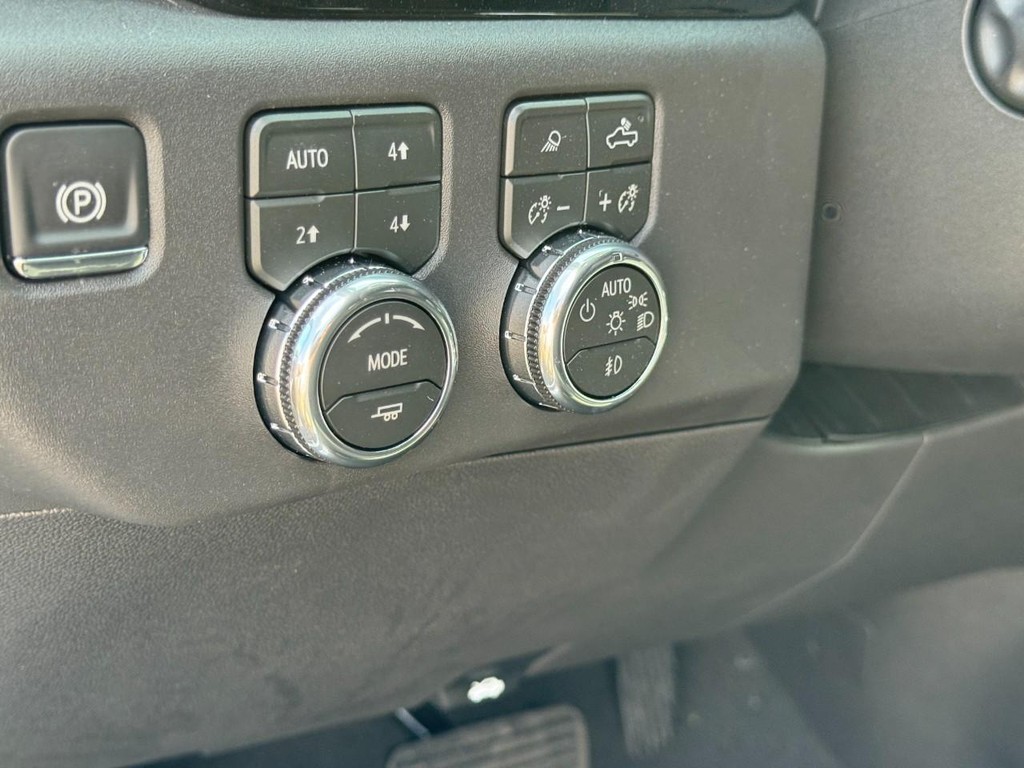 GMC Sierra 1500 Vehicle Image 13