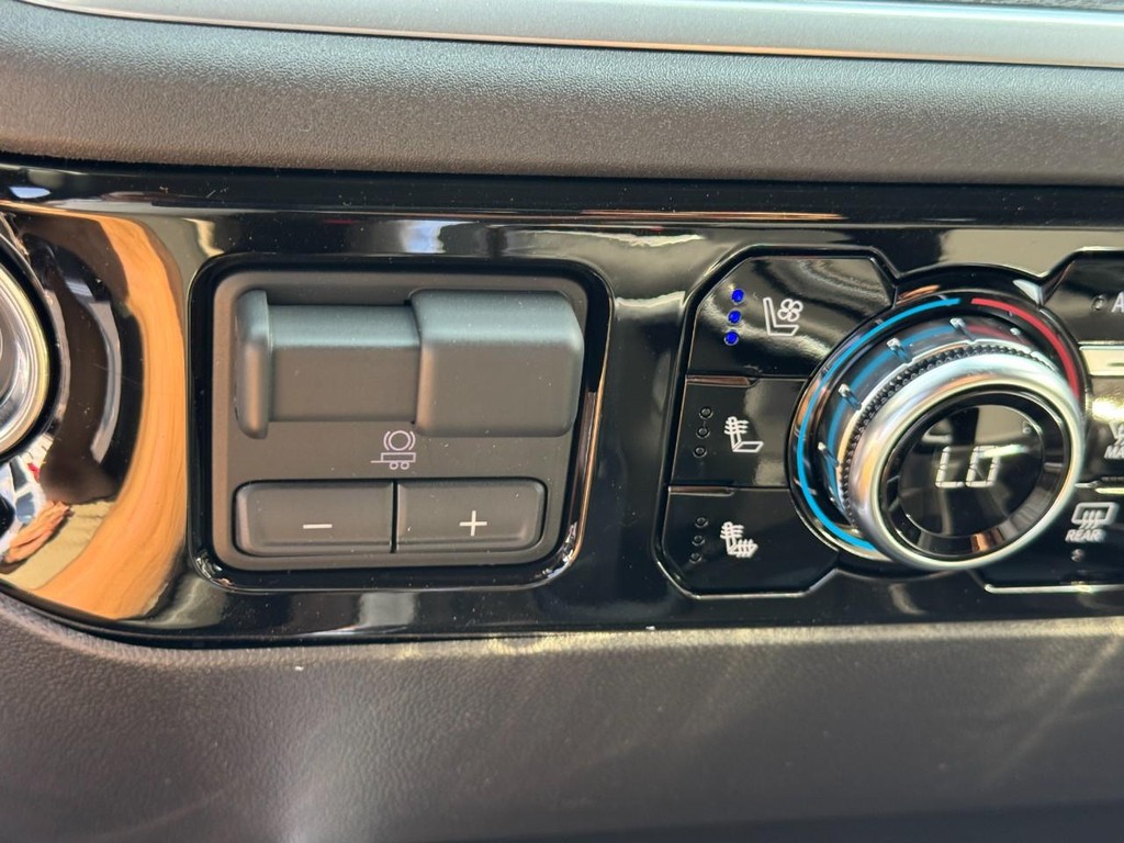 GMC Sierra 1500 Vehicle Image 16