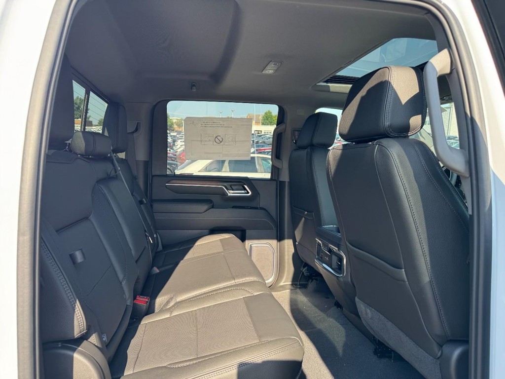 GMC Sierra 3500HD Vehicle Image 05