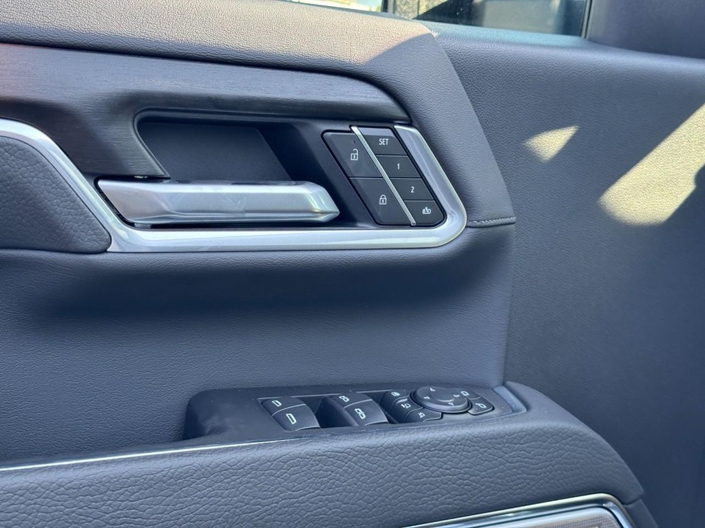 GMC Sierra 3500HD Vehicle Image 14
