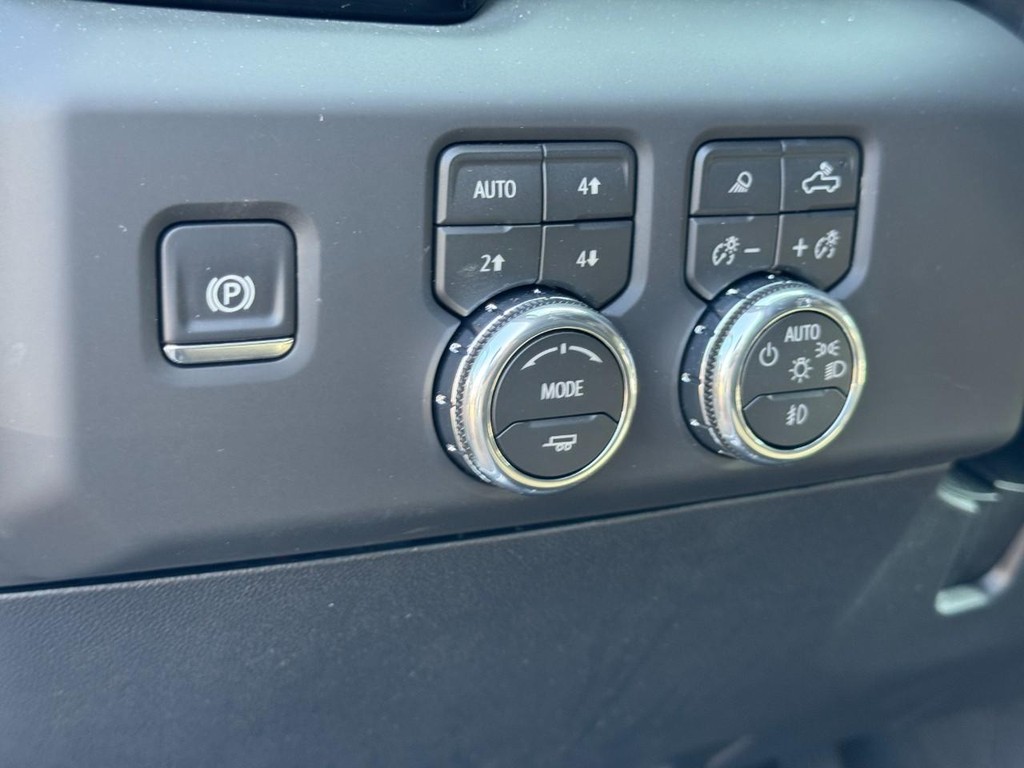 GMC Sierra 3500HD Vehicle Image 15
