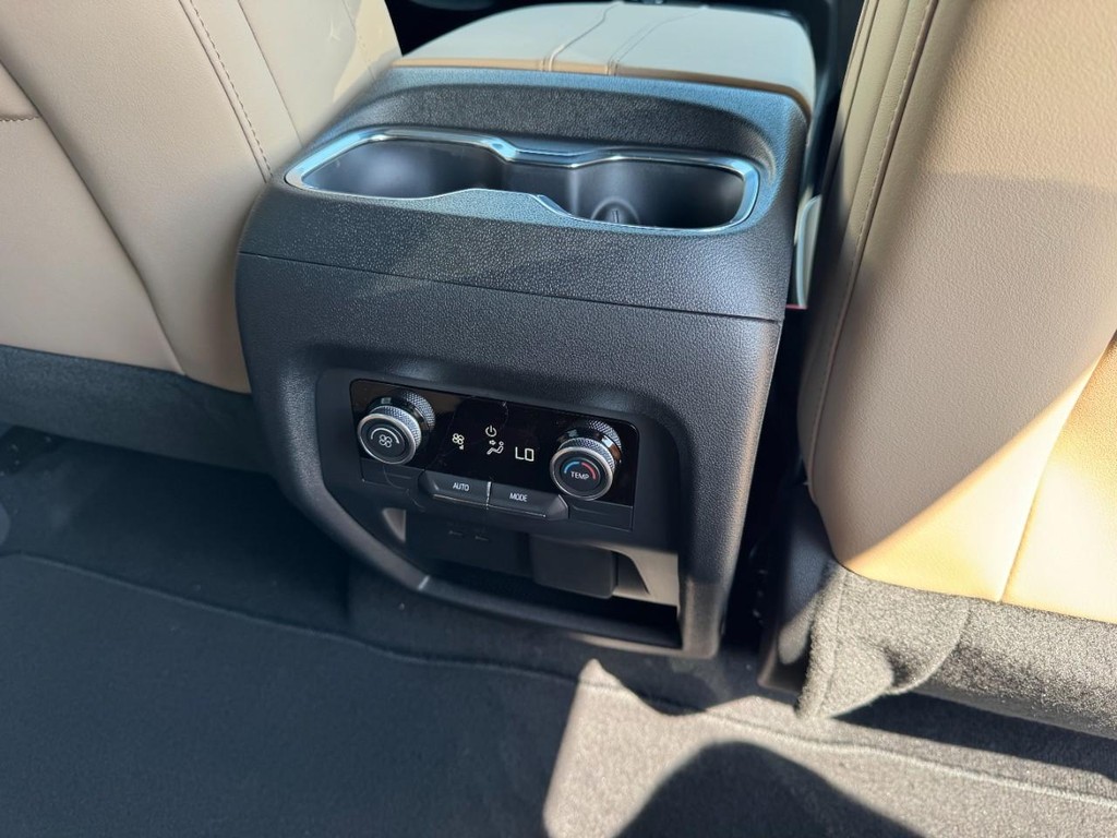 Buick Enclave Vehicle Image 07