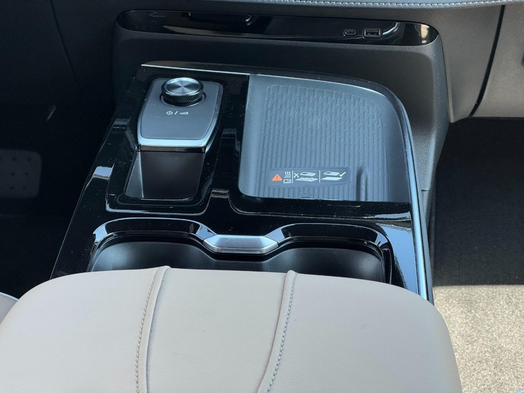 Buick Enclave Vehicle Image 11