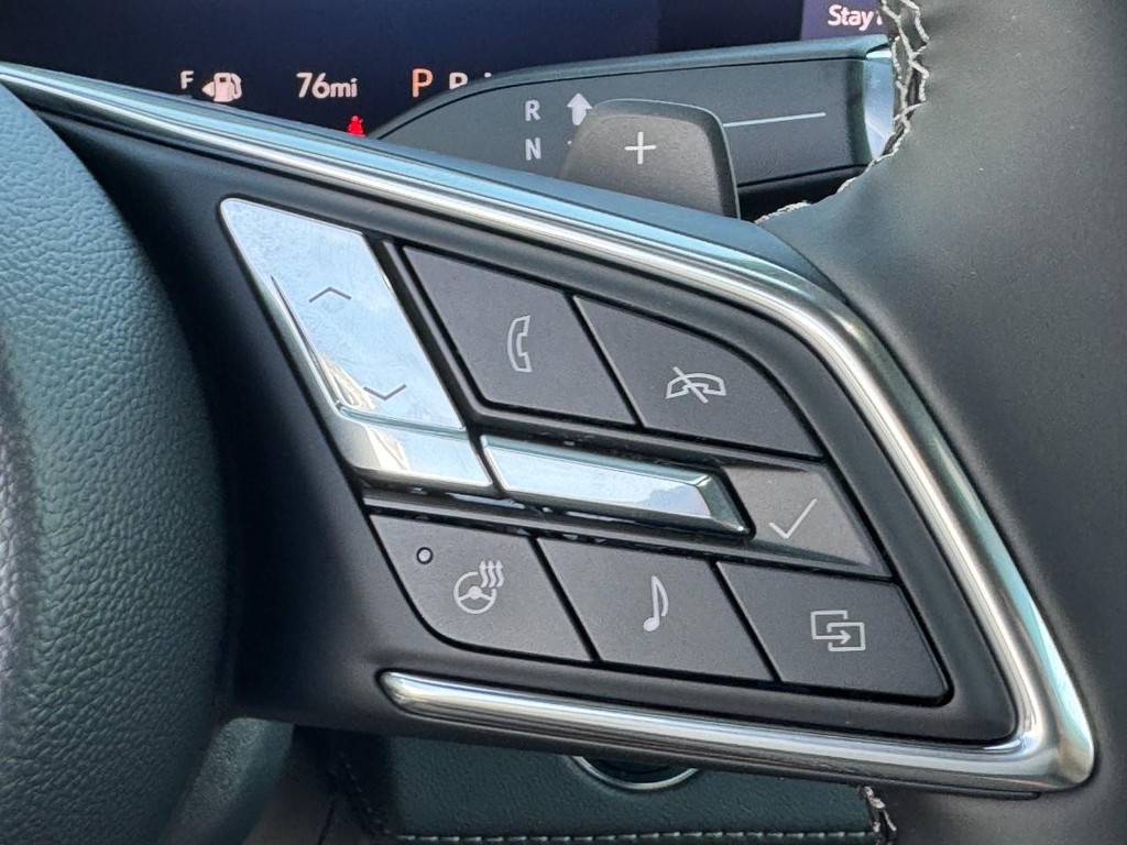 Buick Enclave Vehicle Image 16