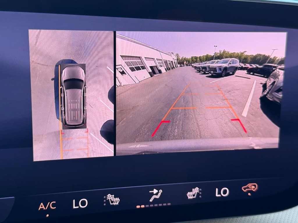 Buick Enclave Vehicle Image 17