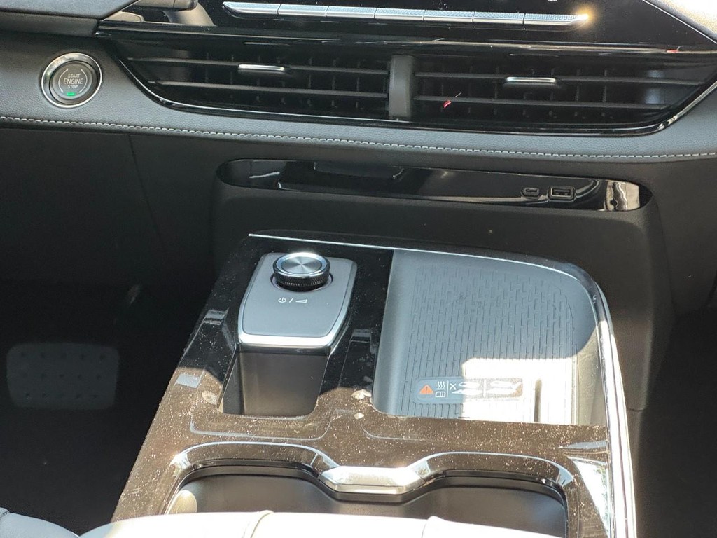 Buick Enclave Vehicle Image 11