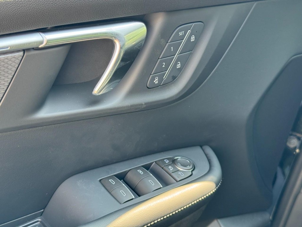Buick Enclave Vehicle Image 12