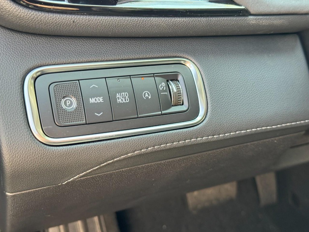 Buick Enclave Vehicle Image 13