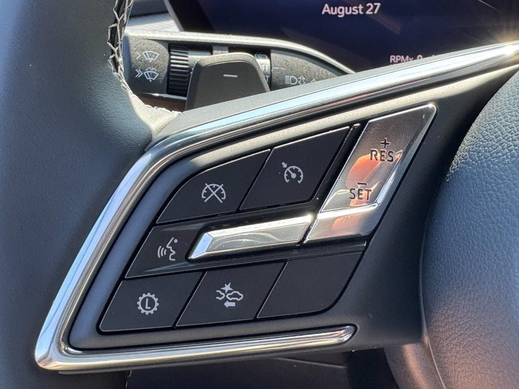 Buick Enclave Vehicle Image 14