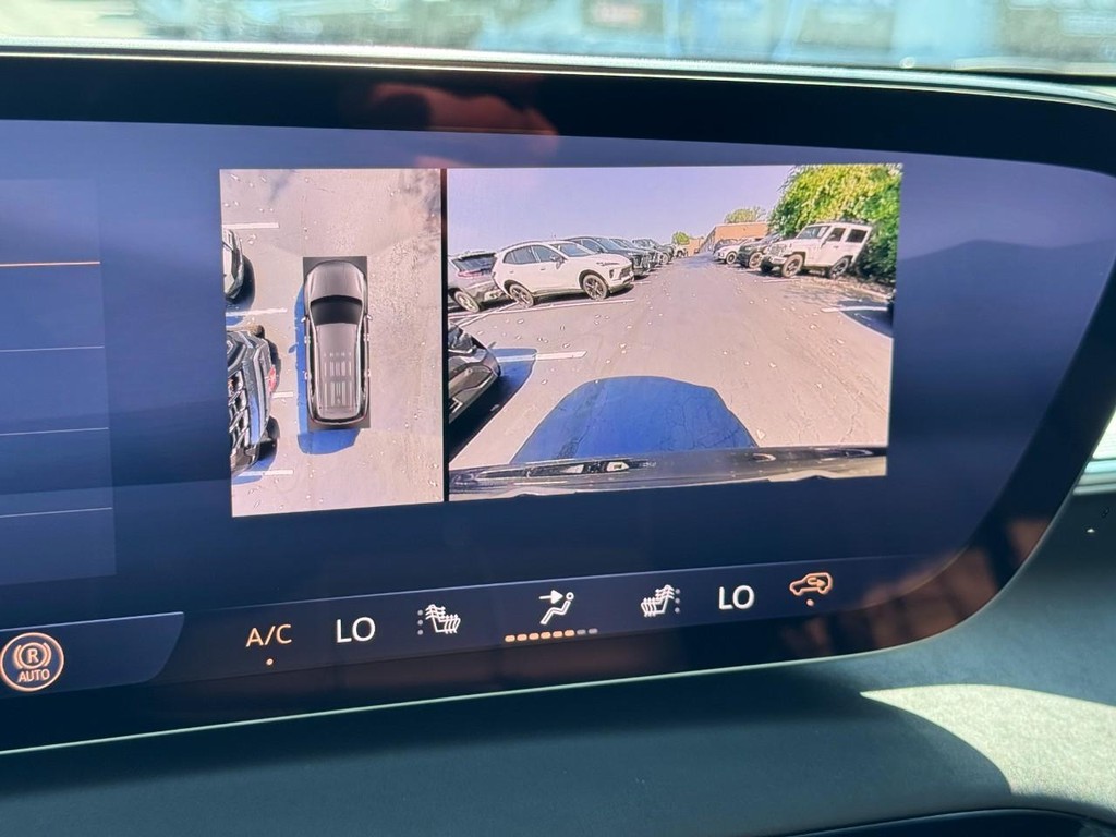 Buick Enclave Vehicle Image 16
