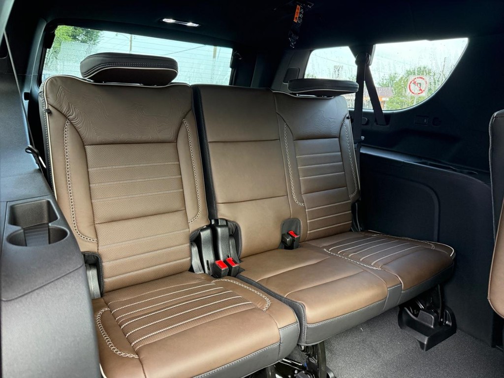 GMC Yukon XL Vehicle Image 05