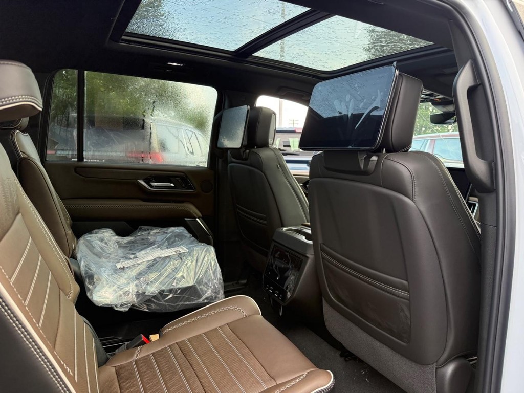 GMC Yukon XL Vehicle Image 06