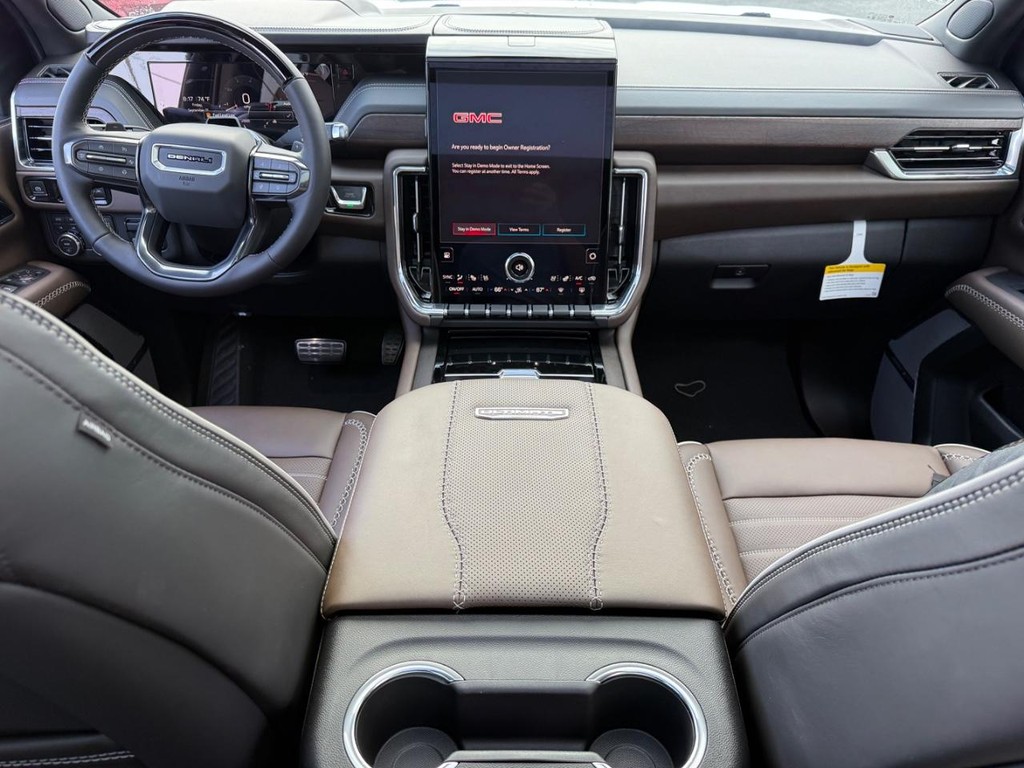GMC Yukon XL Vehicle Image 09
